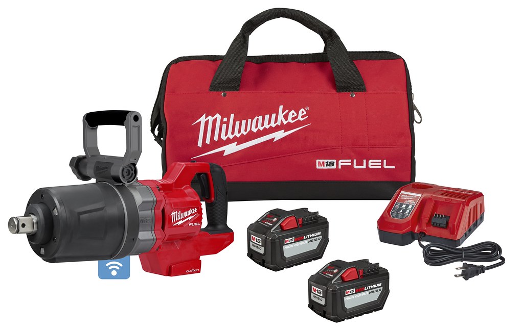 Kit de Llave de Impacto Milwaukee M18 de Combustible con Mango en D de 1" y Alto Par de Torsión