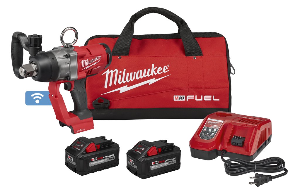 Milwaukee M18 Fuel 1" High Torque Impact Wrench Kit