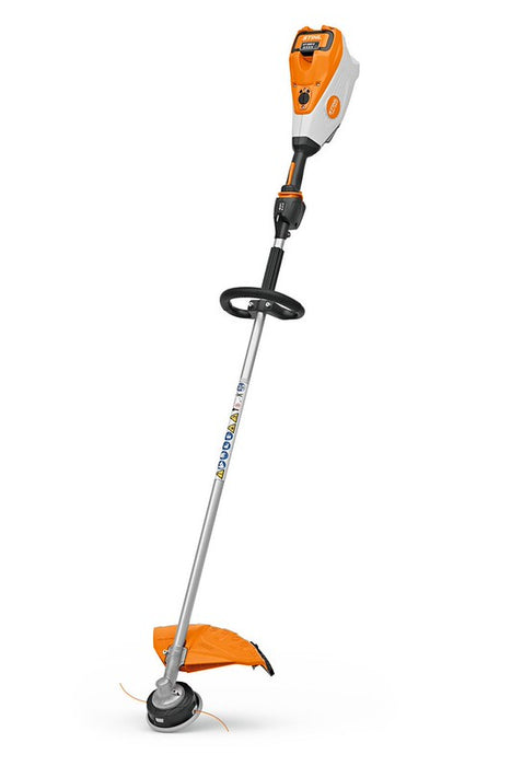 Desbrozadora a batería STIHL FSA 135R para trabajos forestales y con vegetación densa