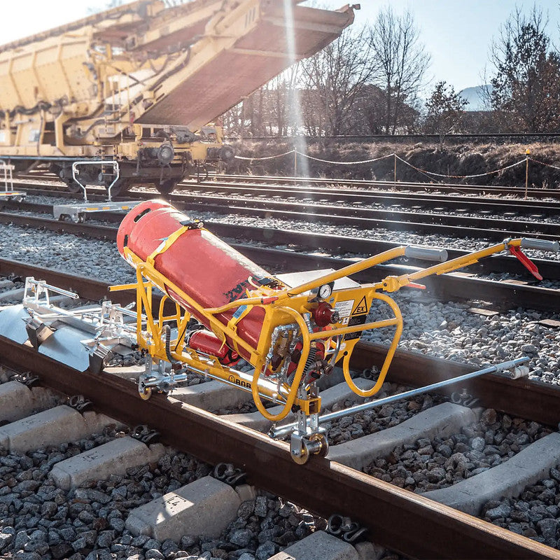 ROBEL ROHEAT 66.01 rail heater for temperature compensation before thermite welding on railway track